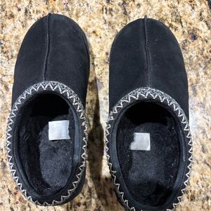 Black Ugg Suede Slippers with Stitch Detail sz 8